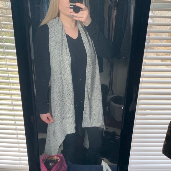 Cozy Gray Knit Vest - Picture 9 of 9